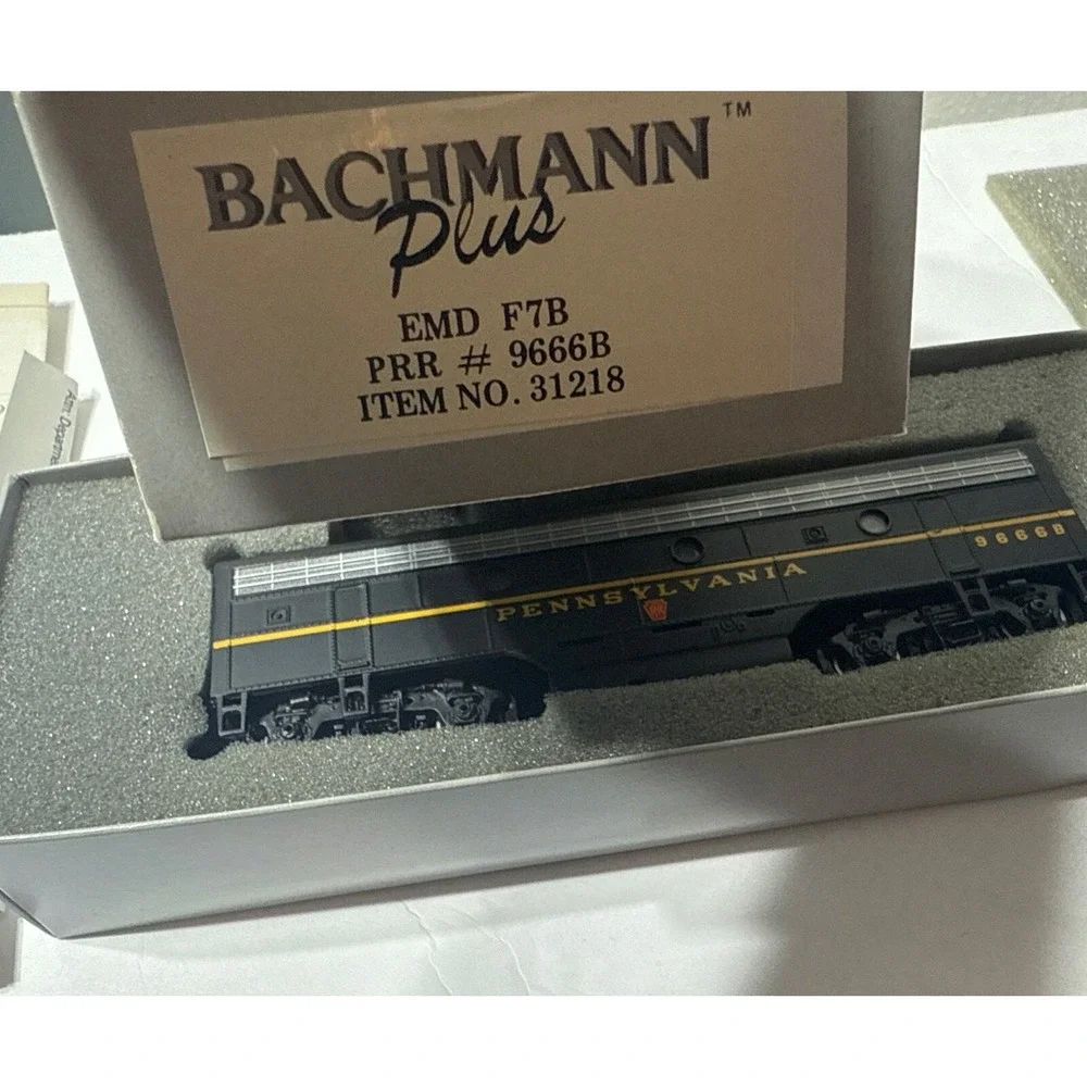 BACHMANN‎ Plus HO 31218 EMD F7B Pennsylvania PRR 9666B Boxed W/paperwork